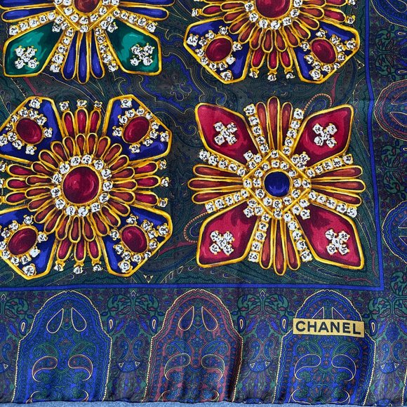 Exquisite Authentic Chanel 100% Silk Scarf Karl Lagerfeld Gripoix Jewels LikeNew - Picture 6 of 6
